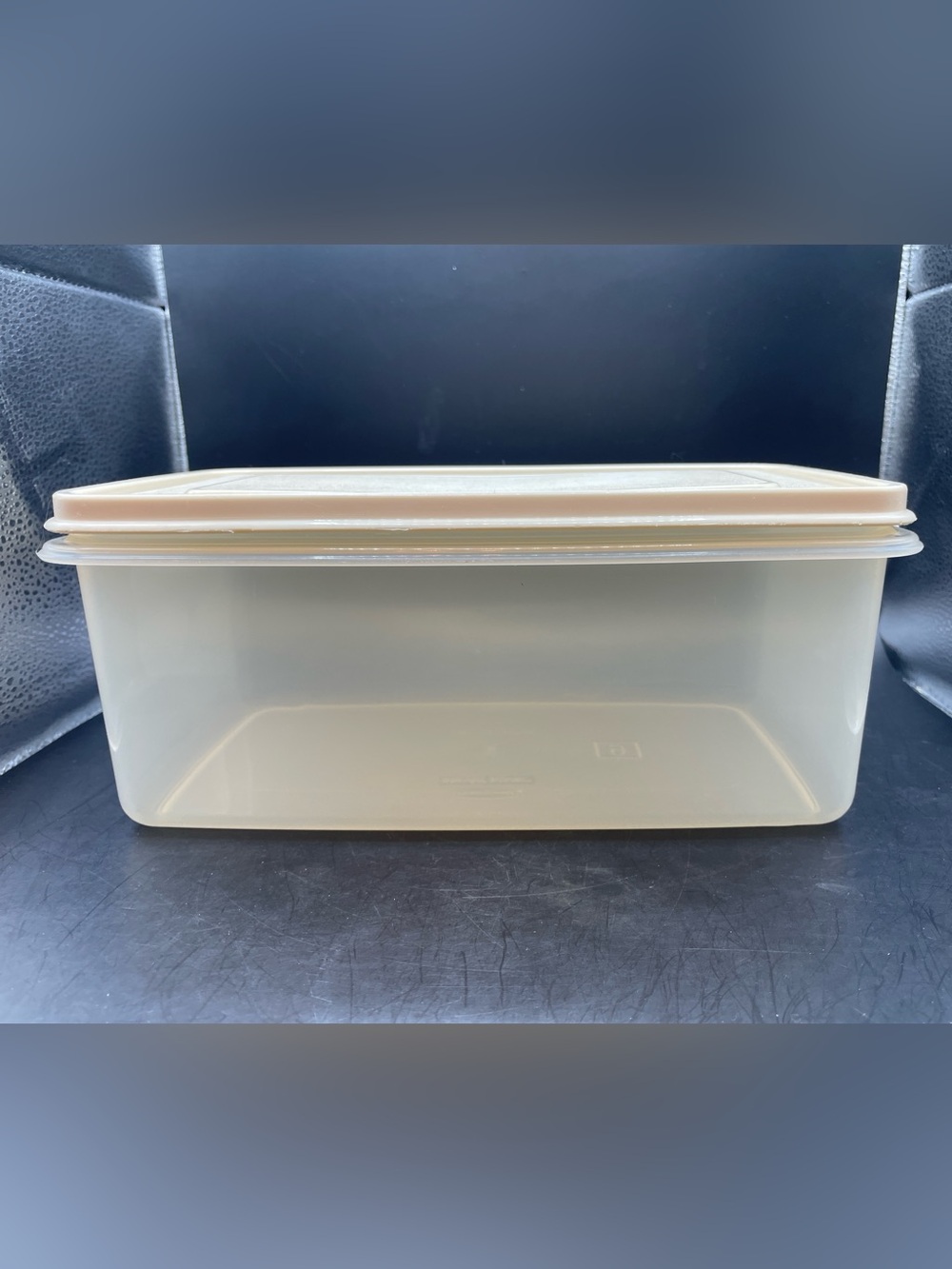 Rubbermaid Servin Saver #9 Rectangle, 12 Cup with Almond Lid